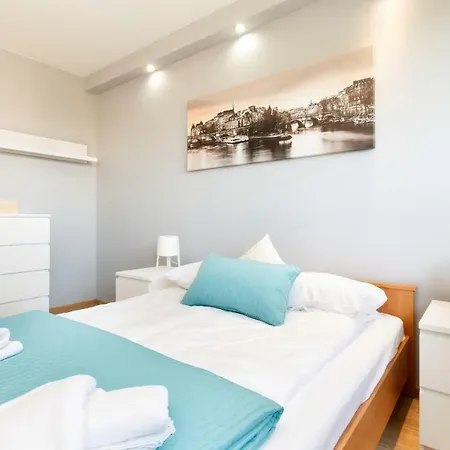 Kolobrzeska Apartment *